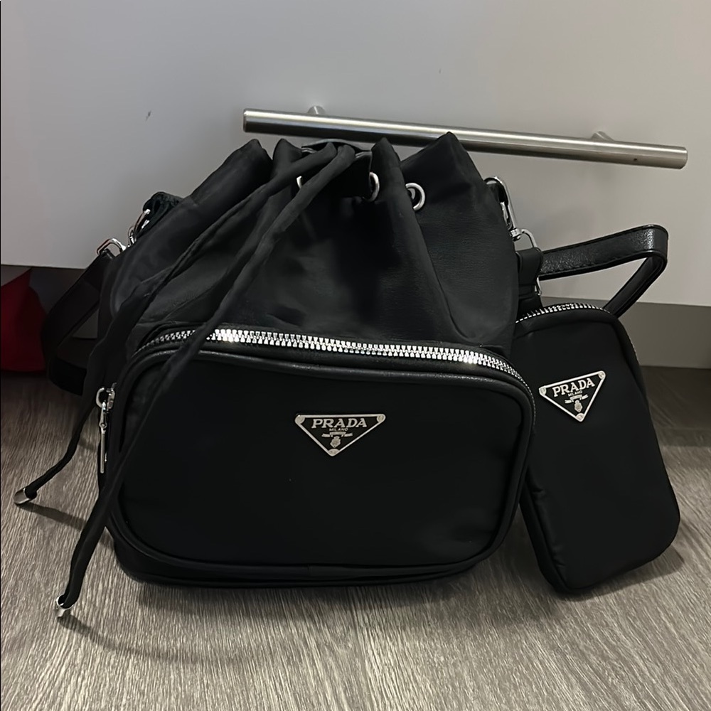 Black bucket bag